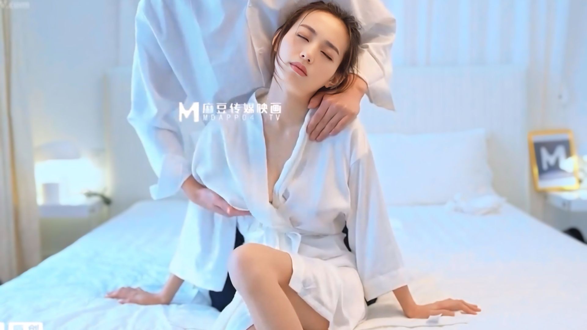 CZ0005 Lustful masseuse he is touching my tits